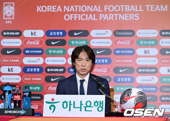 [OSEN=김성락 기자] 30일 오전 서울 신문로 축구회관에서 북중미 월드컵 3차 예선 명단 발표 기자회견이 열렸다. 홍명보 감독이 취재진의 질문에 대답하고 있다. 2024.09.30 / ksl0919@osen.co.kr