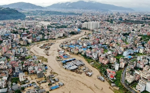 지난 27일부터 네팔 수도 카트만두에는 하루 최대 322.2㎜의 폭우가 쏟아지면서 산사태와 홍수 등의 피해가 잇따랐다. 현재까지 최소 170명이 사망하고 40여 명이 부상했다. AP 연합뉴스