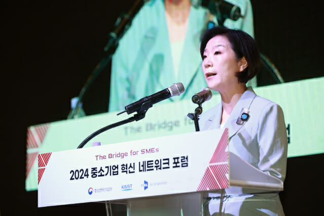 오영주 중소벤처기업부 장관이 지난 8월 제주 라마다프라자호텔에서 열린 ‘2024 중소기업 혁신 네트워크 포럼'에서 인사말을 하고 있다.