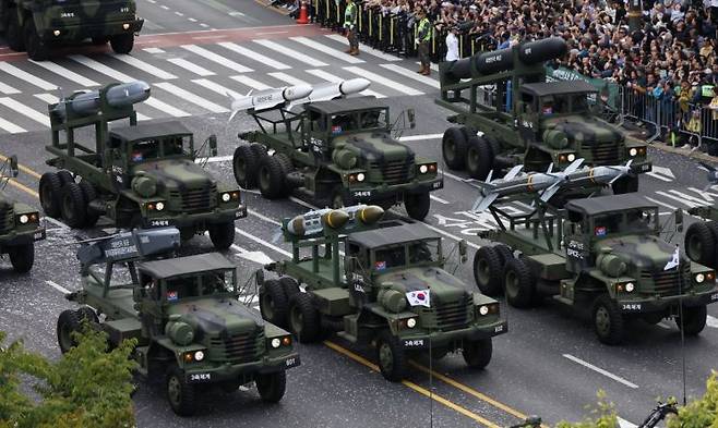 건군 제76주년 국군의 날 시가행진이 열린 1일 서울 중구 세종대로에서 3축체계가 광화문 방향으로 행진하고 있다. [이미지출처=연합뉴스]