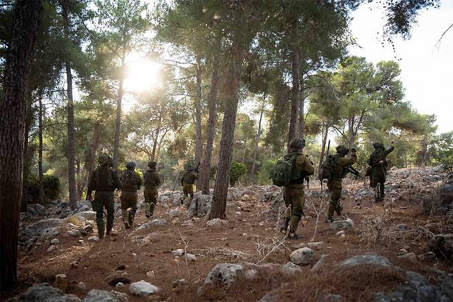 이스라엘군(IDF)이 9월 6일 레바논 접경 지역에서 지상전에 대비해 훈련을 하는 모습. IDF 제공