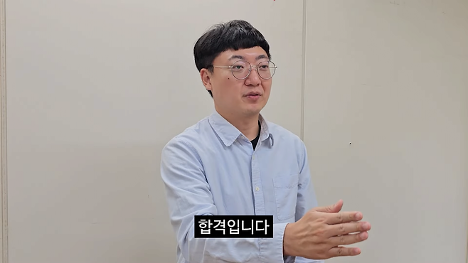 흑백공무원 0-14 screenshot (1).png 충주 사과가 이븐하게 익지 않았다는 충주맨