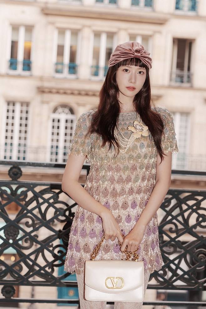 DrlnXA.jpg 어제 파리 패션쇼 참석한 2,3,4세대 대표 비쥬얼 여돌들.jpg