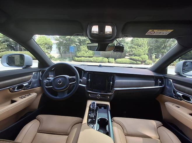 볼보 V90cc 실내. [김성우 기자]