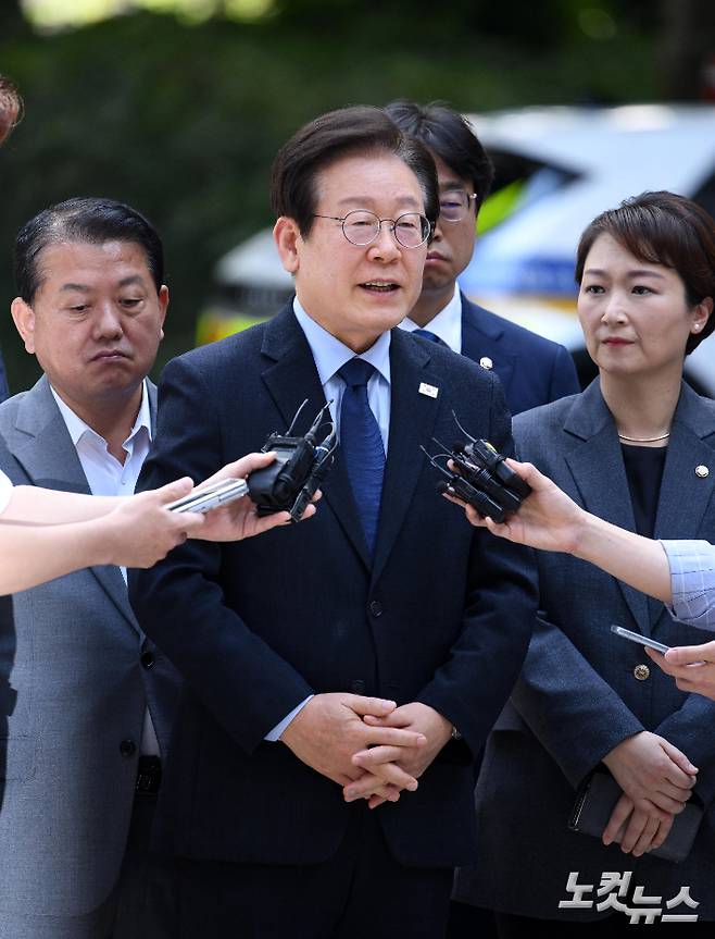 더불어민주당 이재명 대표가 30일 오후 서울 서초구 서울중앙지법에서 열린 위증교사 혐의 관련 1심 결심공판에 출석하고 있다. 박종민 기자