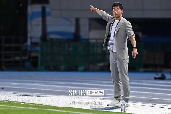 ▲ 이정효 감독이 이끄는 광주FC가 아시아 최고 무대인 2024-25시즌 아시아축구연맹(AFC) 챔피언스리그 엘리트(ACLE)에서 연일 승전보를 전하고 있다. ACLE 출전이 처음인 광주인데 아시아 무대 경험이 많은 J리그 구단을 연거푸 제압하며 일본 킬러로 거듭났다. 리그 스테이지 첫 경기에서 요코하마 마리노스를 7-3으로 꺾더니 가와사키 프론탈레와 원정 경기도 1-0으로 이겨 2연승을 내달렸다.