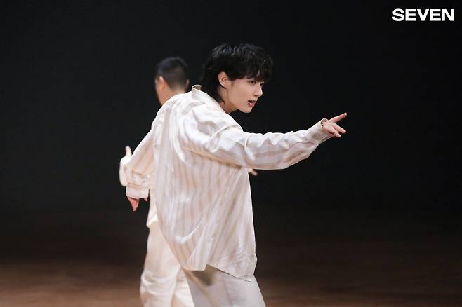 방탄소년단 정국 'Seven' 퍼포먼스 영상 1억뷰 돌파..'女心 저격'