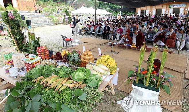 동식물 영혼을 위한 천도재 [연합뉴스 자료사진]
