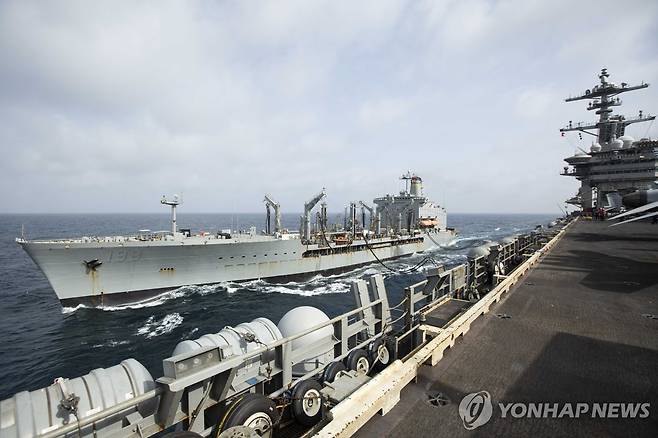 중동 배치가 연장된 미국 해군의 에이브러햄 링컨 항공모함 전단[AP 연합뉴스. 재판매 및 DB 금지]