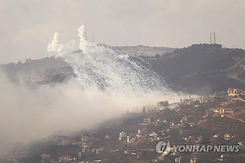 이스라엘군 공격으로 연기 피어오르는 레바논 남부 [AFP 연합뉴스. 재판매 및 DB 금지]