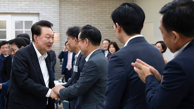 윤석열 대통령, 국민의힘 원내지도부 초청 만찬 [대통령실 제공]