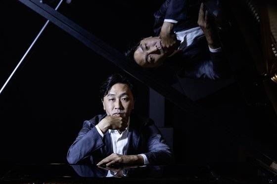 현재 미국 보스턴의 뉴잉글랜드 음악원 교수인 피아니스트 손민수. 이달 바흐의 골드베르크 변주곡을 연주한다. 권혁재 사진전문기자