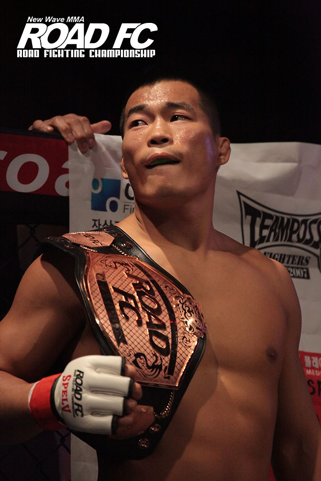 남의철은 초대 로드FC 라이트급 챔피언으로서 1차 방어까지 성공했다.