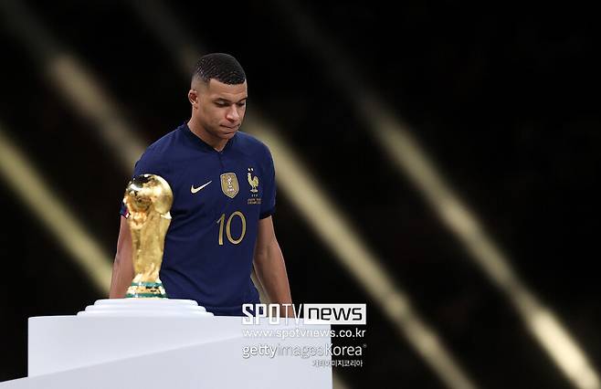 ▲ 국제축구연맹(FIFA)가 2024 인터컨티넨탈컵의 새로운 형식을 발표했다. FIFA 인터컨티넨탈컵은 참가팀이 확장되기 전 클럽월드컵과 흡사한 방식으로 6개 대륙 클럽 대항전 챔피언들이 참가해 우승컵을 향해 달린다. 이번 대회 장소는 2년 전 월드컵이 열렸던 카타르 도하다