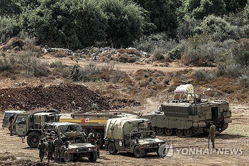 이스라엘 북부 레바논 접경 지역에 대기 중인 이스라엘군 [AFP=연합뉴스]