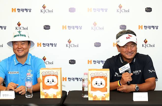 최경주(오른쪽)와 함정우 [KPGA 제공. 재판매 및 DB 금지]