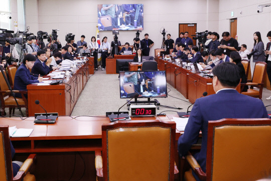 지난 2일 국회 법제사법위원회에서 박상용 수원지검 부부장검사에 대한 '탄핵소추 사건 조사' 관련 청문회가 열린 모습. 연합뉴스