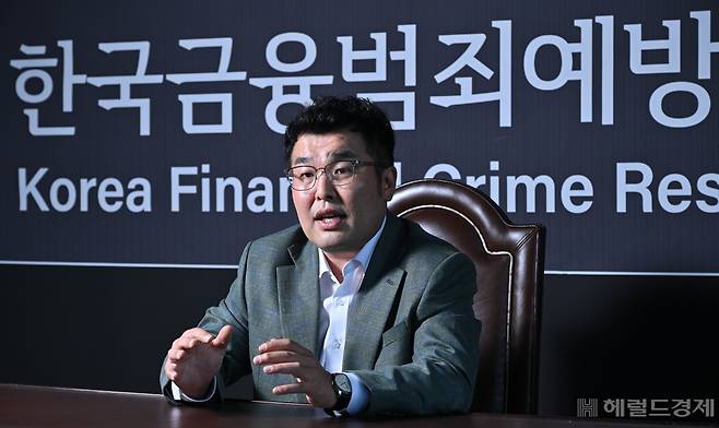 이기동 한국금융범죄예방연구센터장이 25일 오후 인천 서구 사무실에서 헤럴드경제와 인터뷰를 하고 있다. 임세준 기자