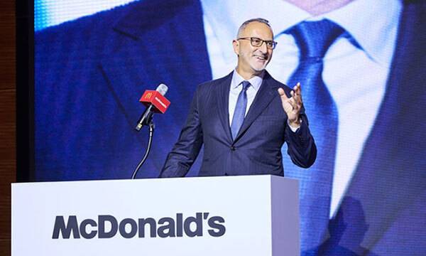 한국맥도날드의 전략적 파트너 카말 알 마나(Kamal Al Mana)가 지난달 30일 열린 내부행사를 통해 합류 소감 및 앞으로의 포부에 대해 설명하고 있다. 한국맥도날드