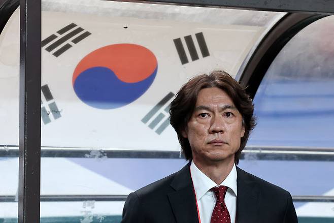 5일 오후 서울월드컵경기장에서 열린 2026 FIFA 북중미 월드컵 3차 예선 대한민국 대 팔레스타인의 경기. 홍명보 감독이 경기장에 들어서 있다. 사진=연합뉴스