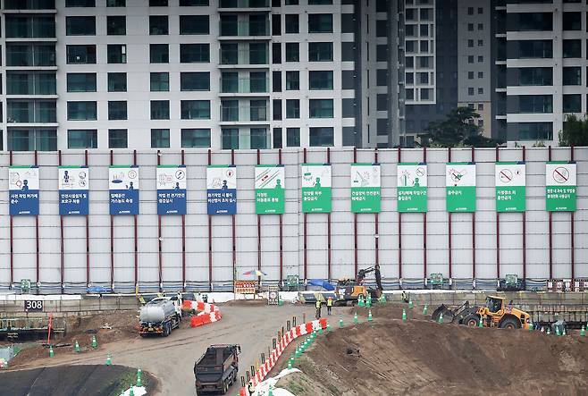 A construction site of an apartment complex in downtown Seoul [NEWS1]