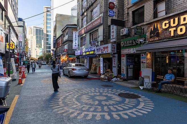 이색 식당으로 가득한 중앙아시아 거리의 풍경 / 사진=서울관광재단