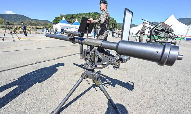 4일 퇴역식을 실시한 57㎜ 무반동총이 지상군페스티벌 행사장에 전시되어 있다. 육군 제공