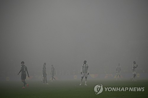 손흥민이 부상 결장한 가운데 그의 소속팀인 토트넘은 유럽축구연맹 유로파리그 2연승을 달렸다. 토트넘은 4일 헝가리 부다페스트의 그루파마 아레나에서 열린 2024-2025 유로파리그 '리그 페이즈' 2차전 원정 경기에서 헝가리 명문 페렌츠바로시를 2-1로 꺾었다. 토트넘은 유로파리그 2연승을 달리며 강력한 우승후보임을 입증했다. 연합뉴스