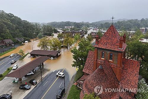 허리케인 헐린 영향으로 침수된 미국 노스캐롤라이나 애쉬빌  [EPA=연합뉴스]