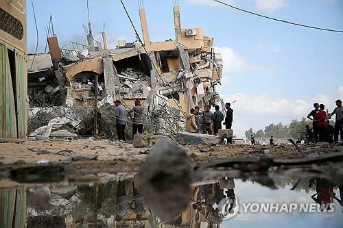 폭격으로 부서진 가자지구 칸유니스의 건물 [로이터=연합뉴스 자료사진]