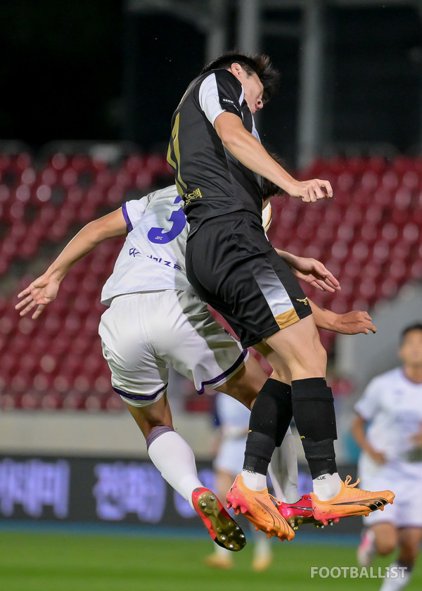 김예성(왼쪽, 전남 드래곤즈), 신재원(오른쪽, 성남FC). 서형권 기자