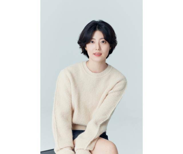 최근 서울 강남구에 위치한 한 카페에서 남지현은 본지와 만나 SBS '굿파트너' 관련 이야기를 나눴다. 작품은 이혼이 천직인 스타변호사 차은경(장나라)과 이혼은 처음인 신입변호사 한유리(남지현)의 차갑고 뜨거운 휴먼 법정 오피스 드라마다. 매니지먼트 숲 제공