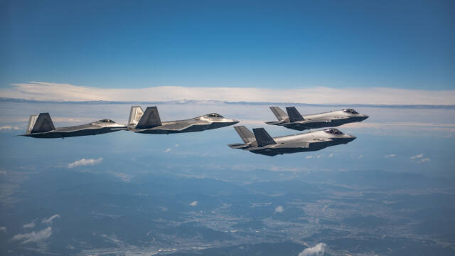 ‘최강 전투기’ 美 F-22, 韓 F-35A와 한반도서 모의 공중전. 연합뉴스