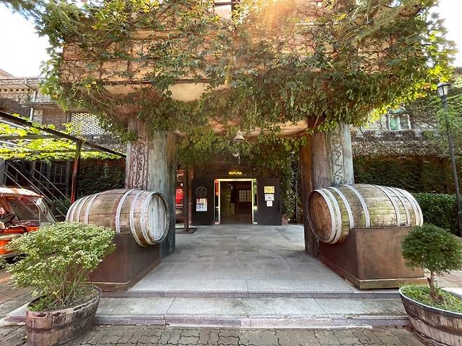 국내 최초&nbsp;기업형 와이너리인 ‘와인코리아’ 입구&nbsp;