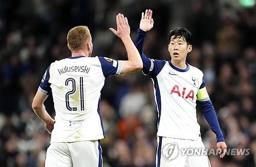 축구 통계 업체 옵타가 4일(한국시간) 분석 프로그램 '옵타 애널리스트'를 통해 2024-2025시즌 유럽축구연맹(UEFA) 유로파리그에 출전하는 각 팀의 토너먼트 단계별 진출 확률과 우승 확률을 소개했다.&nbsp;  4일 기준으로 우승 확률이 가장 높은 팀은 토트넘이다. 연합뉴스