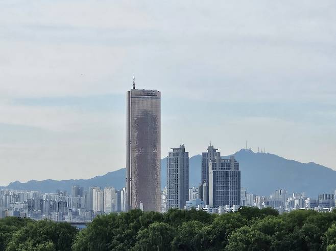 월요일인 내일(7일)은 전국이 대체로 흐리겠으나, 중부지방과 전라권, 경북권은 저녁부터 차차 맑아지겠고, 남부지방과 제주도를 중심으로 비가 내리겠다. 서울, 오늘날씨, 내일날씨, 주간날씨 ©bnt뉴스