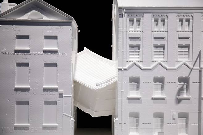 Do Ho Suh, Bridging Home_ Model 1 / Art Sonje Center