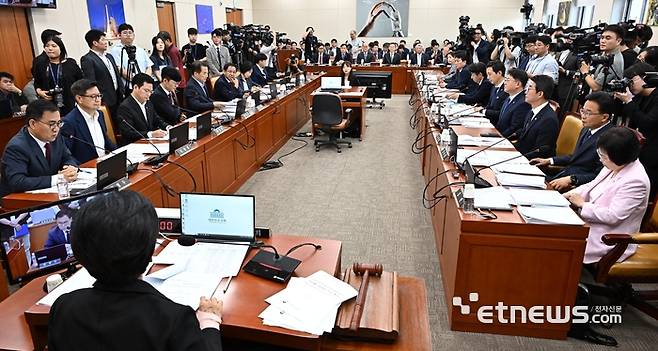 국회 과학기술정보방송통신위원회 전체회의가 25일 서울 여의도 국회에서 열리고 있다. 이동근기자 foto@etnews.com