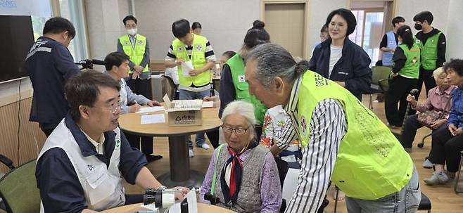 그린닥터스가 경남 거창에서 의료봉사활동을 펼치고 있다.  그린닥터스 제공