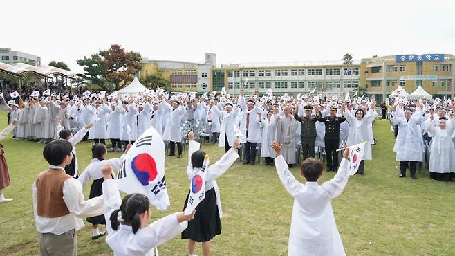 오늘(6일) 서귀포시 중문중학교에서 열린 '무오법정사 항일항쟁 106주기 기념식'