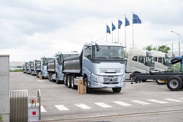 볼보 FH 에어로 트라이뎀 덤프 사진 볼보트럭