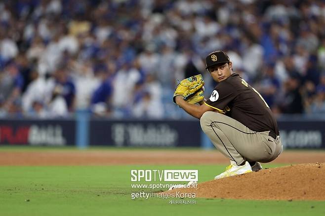 ▲ 마운드에 앉아 12분 동안 기다린 다르빗슈 유.