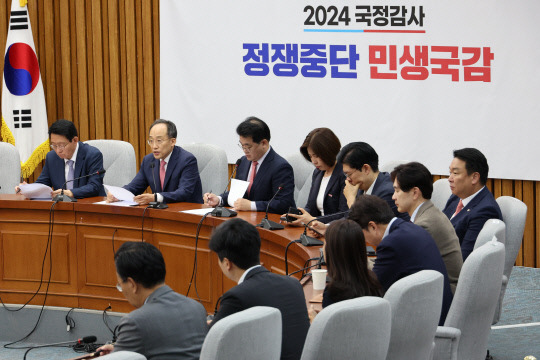 국민의힘 추경호 원내대표가 8일 오전 서울 여의도 국회에서 열린 국정감사 대책회의에서 발언하고 있다. 연합뉴스