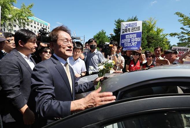 조희연 서울시교육감이 지난 8월 29일 오후 서울 종로구 서울시교육청에서 입장발표 기자회견을 마친 후 교육청을 나서고 있다. ⓒ뉴시스