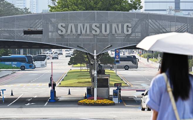 삼성전자 주가가 또 최저가를 기록했다./사진=뉴시스  /사진=김종택