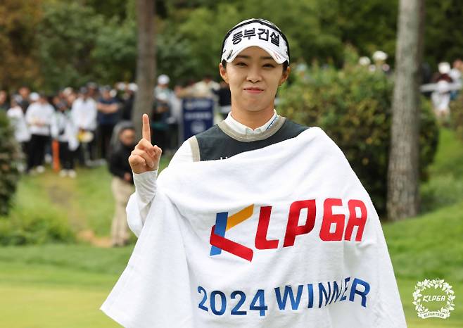 KLPGA 투어 메이저대회 하이트진로 챔피언십 정상에 오른 김수지. /사진= KLPGA