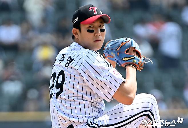 LG 투수 손주영은 8일 수원 KT위즈파크에서 열릴 '2024 신한 SOL Bank KBO 포스트시즌' KT와 준플레이오프에서 구원 등판을 준비한다. 그는 불안한 LG 불펜진에 활력을 불어넣을 수 있을까. 엑스포츠뉴스 DB