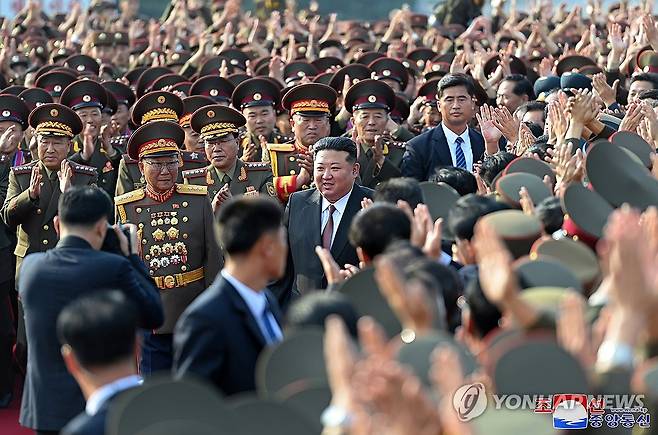 김정은, 창립60주년 김정은국방종합대학 축하방문 (평양 조선중앙통신=연합뉴스) 북한 김정은 국방위원장이 7일 창립 60주년을 맞이한 김정은국방종합대학을 축하방문하고 연설을 했다고 조선중앙통신이 8일 보도했다. 2024.10.8 
    [국내에서만 사용가능. 재배포 금지. For Use Only in the Republic of Korea. No Redistribution] nkphoto@yna.co.kr