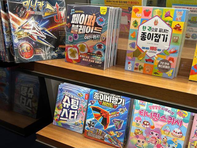 8일 서울 동대문구에 위치한 서점 내 어린이 도서 매대. 전유진 기자