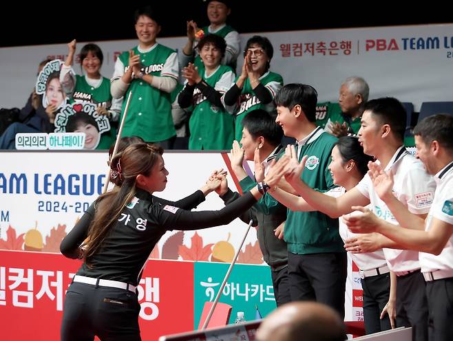 퍼펙트큐를 달성하고 기뻐하는 하나카드 김가영 [PBA 제공. 재판매 및 DB 금지]